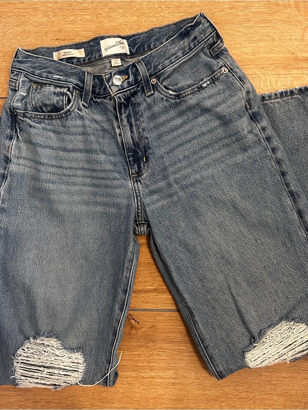 Universal Thread Women’s Distressed Boyfriend Jeans - Faded Blue